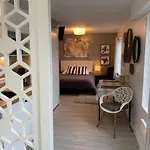 Maison Quatre Freres Bed & Breakfast 3*