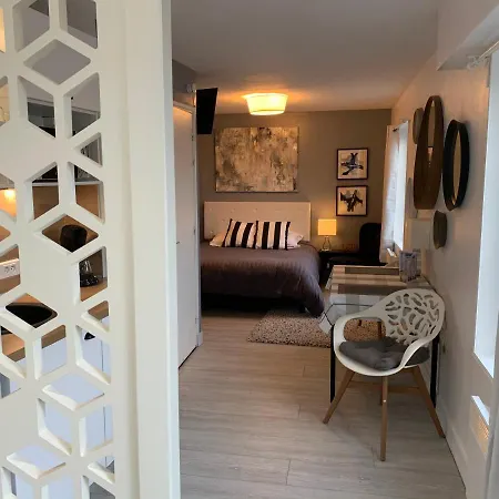 Maison Quatre Freres Nocleg ze śniadaniem 3*